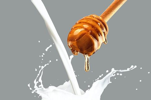 تنشيط Cuccio Naturale - زيت مرطب للبشرة التي تم إصلاحها بين عشية وضحاها - علاج للبشرة التالفة والأظافر الرقيقة - تركيبة خالية من البارابين / القسوة - الحليب والعسل - 2.5 أوقية in Kuwait