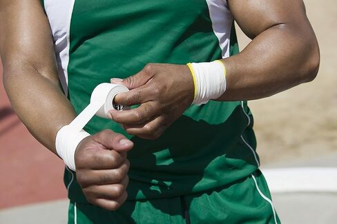 Hampton Adams (32 Pack White Bulk Athletic Tape - 1.5" x 45 feet Per Roll - NO Sticky Residue & Easy to Tear - Perfect for Sports Athletes, Trainers & First Aid Injury Wrap: Fingers Ankles Wrist in Saudi Arabia