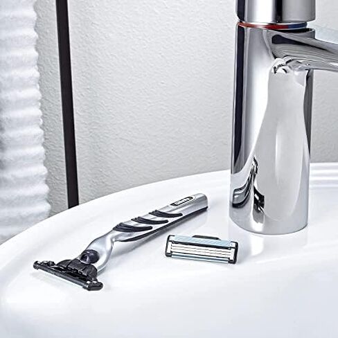 Gillette Mach3 Razors for Men, 1 Gillette Razor, 4 Razor Blade Refills in Saudi Arabia