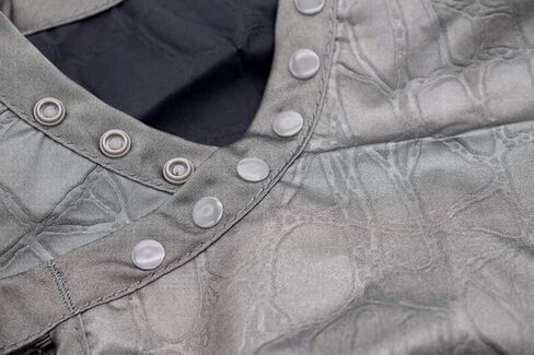 Betty Dain Alligator Hide مقاوم للتبييض، غطاء تلوين/تصفيف متعدد الأغراض، سطح محكم، إغلاق آمن عند الرقبة، حجم كبير، قابل للغسل في الغسالة، بوليستر خفيف الوزن، أسود، 45 × 60 in Kuwait
