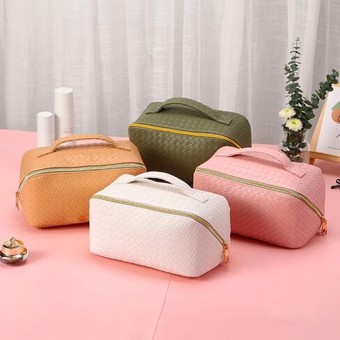 حقيبة مكياج ذات سعة كبيرة من egen، حقيبة مستحضرات تجميل جلدية منسوجة لمستحضرات التجميل، حقيبة سفر واسعة بطبقة مزدوجة للنساء، حقيبة مكياج قابلة للحمل بسحاب (أسود) in Kuwait