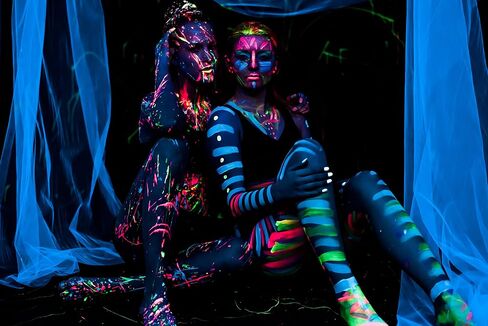 مجموعة طلاء الوجه والجسم ميدنايت جلو UV Neon Face & Body Paint (7 زجاجات 59.6 مل لكل منهما) طلاء فلوري تفاعليٍ بلون أسود فاتح - آمن، يغسل على البشرة، غير سام in Kuwait