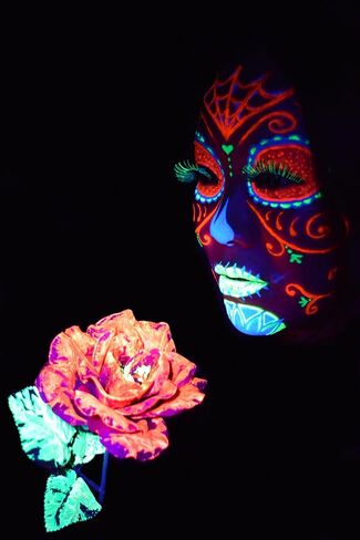 مجموعة طلاء الوجه والجسم ميدنايت جلو UV Neon Face & Body Paint (7 زجاجات 59.6 مل لكل منهما) طلاء فلوري تفاعليٍ بلون أسود فاتح - آمن، يغسل على البشرة، غير سام in Kuwait