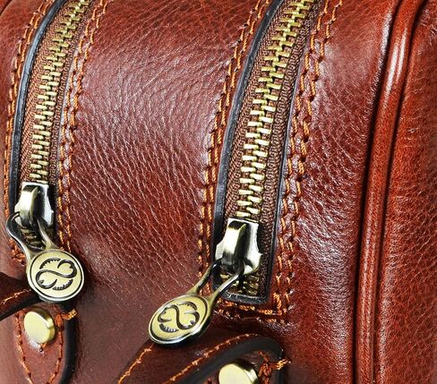 حقيبة مستحضرات التجميل الجلدية المقاومة للوقت أدوات الزينة الإيطالية الأنيقة Dopp Kit (بني) in Kuwait