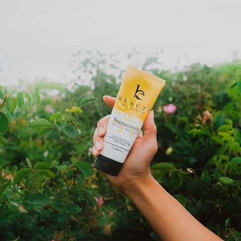 مجموعة واقية من الشمس معدنية - واقي من الشمس للوجه بعامل حماية من الشمس 20 وغسول واقي من الشمس للجسم بعامل حماية من الشمس 25، واقي من الشمس بأكسيد الزنك، واقي من الشمس صديق للشعاب المرجانية، واقي من الشمس أثناء السفر وواقي من الشمس للوجه، واقي من الشمس را in Kuwait