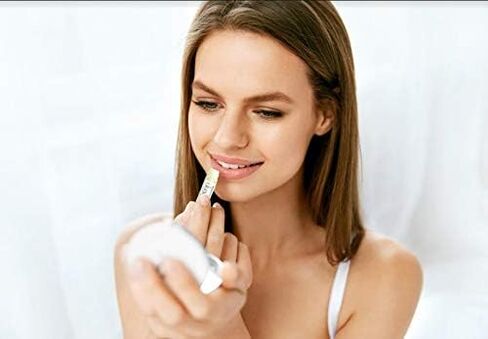 بلسم الشفاه بشمع العسل الطبيعي 100% من جاست بي مع الزيوت العضوية (النعناع البارد، 4 عبوات) in Kuwait