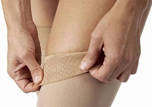 JOBST جوارب ضغط عالية للفخذ 15-20 مم زئبق، مقدمة مفتوحة مع شريط منقط من السيليكون، صغير الحجم متوسط، بيج in Saudi Arabia