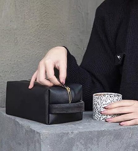 حقيبة سفر من جلد البولي يوريثين، حقيبة ماكياج، حقيبة حلاقة جلدية للرجال، حقائب حلاقة كبيرة مضادة للماء، حقائب سفر لمستلزمات العناية للنساء، منظم للسفر، منظم أدوات العناية بالنظافة والتزيين in Kuwait