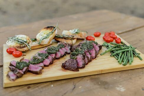 شواية فحم EZGRILL للاستعمال مرة واحدة مثالية للتخييم وحفلات الباب الخلفي - عبوة من 2 حجم صغير محمول، سهلة الإضاءة، وشواية فحم مريحة تدوم 1.5 ساعة للشواء في أي وقت وفي أي مكان in Saudi Arabia