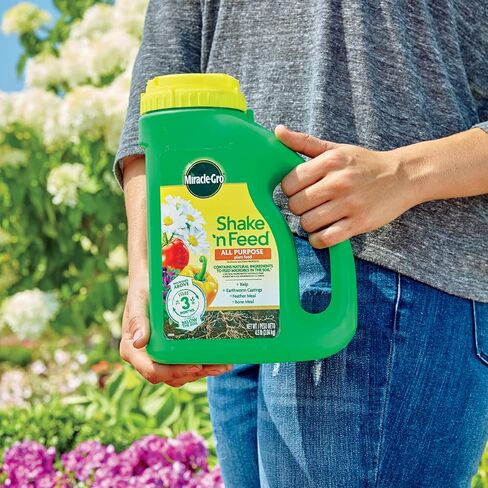 Miracle-Gro Shake 'N Feed، أغذية نباتية لجميع الأغراض، سماد نباتي، 4.5 رطل. in Saudi Arabia