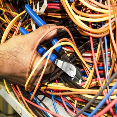 كماشة D2000-28 من كلاين تولز، كماشة قطع قطرية برأس زاوية شديدة التحمل لقص ACSR، والمسامير، والأظافر، والأسلاك الأكثر صلابة، 8 بوصة in Kuwait