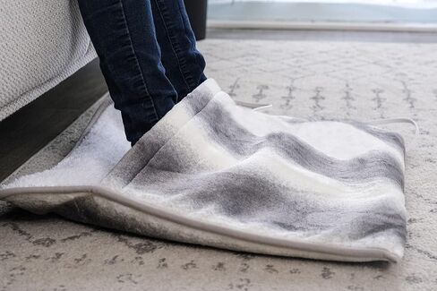 وسادة تدفئة فاخرة للقدمين | جهاز تدفئة القدمين مع إيقاف تلقائي و3 إعدادات للحرارة | بطانية كهربائية لتدفئة أصابع القدم تحت المكتب أو السرير، رمادي 22 بوصة × 20 بوصة in Kuwait