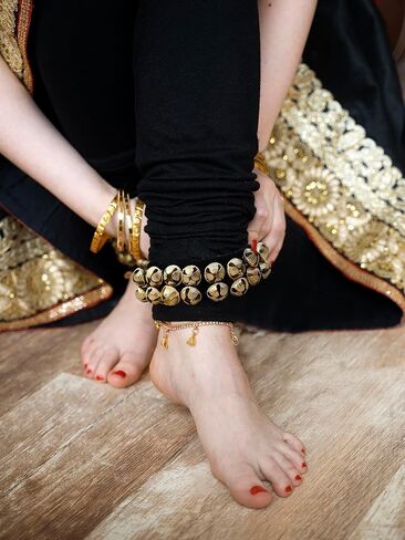 أجراس الكاحل MBI Bharatnatyam Ghungroo وkathak خلخال الرقص (Ghungroo) | معدات الرقص للآلات الموسيقية| خلخال الراقصين الكلاسيكيين الهنديين (صفين مبطنين باللون الأسود مع 40 جرس) in Saudi Arabia