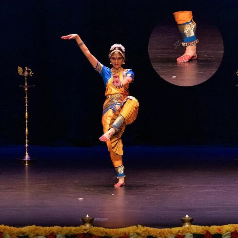 أجراس الكاحل MBI Bharatnatyam Ghungroo وkathak خلخال الرقص (Ghungroo) | معدات الرقص للآلات الموسيقية| خلخال الراقصين الكلاسيكيين الهنديين (صفين مبطنين باللون الأسود مع 40 جرس) in Saudi Arabia