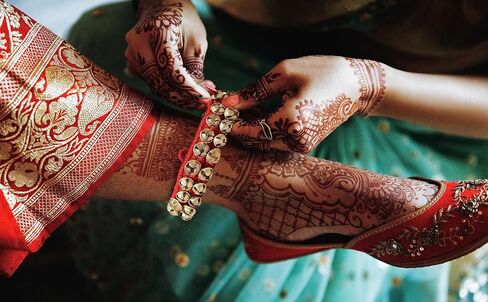 أجراس الكاحل MBI Bharatnatyam Ghungroo وkathak خلخال الرقص (Ghungroo) | معدات الرقص للآلات الموسيقية| خلخال الراقصين الكلاسيكيين الهنديين (صفين مبطنين باللون الأسود مع 40 جرس) in Saudi Arabia