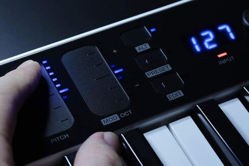 IK Multimedia iRig Keys I/O 49 portable keyboard MIDI controller 24-bit/ 96Khz audio interface full-size synth velocity-sensitive, 48V phantom power, XLR mic preamp, iPhone, iPad, Android, Mac, PC in Kuwait