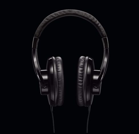 مجموعة تسجيل الهاتف المحمول من شور مع سماعات رأس SRH240A وميكروفون MV5 بما في ذلك كابلات Lightning وUSB، رمادي، أسود (MV5/A-240 BNDL) in Kuwait