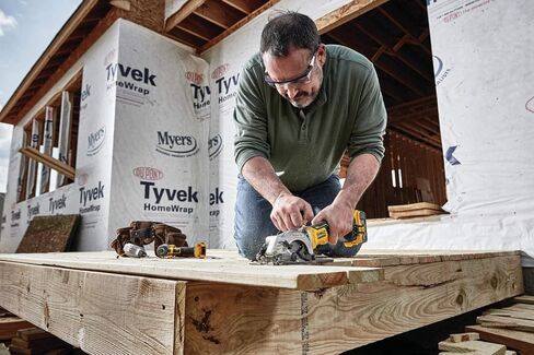 DEWALT ATOMIC 20V MAX* Circular Saw, 4-1/2-Inch, Tool Only (DCS571B) in Saudi Arabia