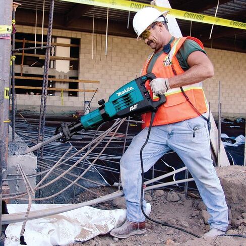 Makita HM1317CB 42 lb. AVT® Demolition Hammer, accepts 1-1/8" Hex bits in Saudi Arabia