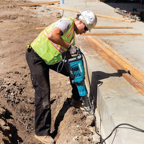 Makita HM1317CB 42 lb. AVT® Demolition Hammer, accepts 1-1/8" Hex bits in Saudi Arabia