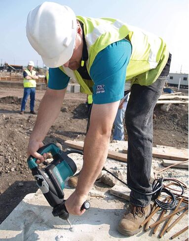 Makita HR3210C 1-1/4" AVT® Rotary Hammer, accepts SDS-PLUS bits in Saudi Arabia