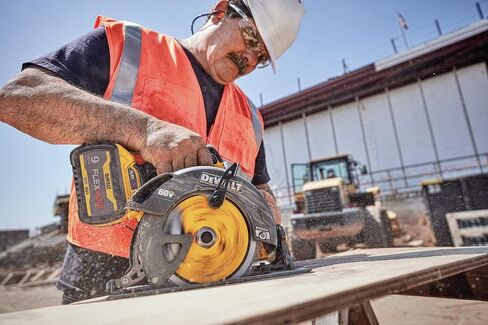 DEWALT FLEXVOLT 60V MAX* منشار دائري مع طقم فرامل، 7-1/4 بوصة (DCS578X1) in Saudi Arabia