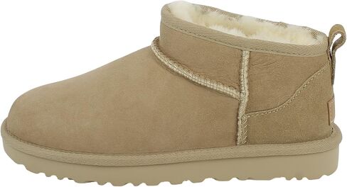 حذاء UGG النسائي الكلاسيكي فائق الحجم in Saudi Arabia