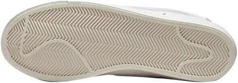 نايك W BLAZER MID '77 حذاء كرة السلة للنساء in Kuwait