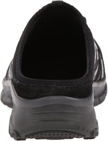 حذاء نسائي سهل الاستخدام من Skechers in Saudi Arabia