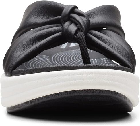 صندل مسطح للنساء من Clarks in Kuwait