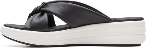 صندل مسطح للنساء من Clarks in Kuwait