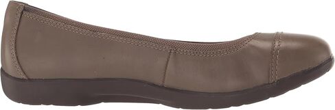حذاء باليه مسطح Meadow Opal للسيدات من Clarks in Kuwait