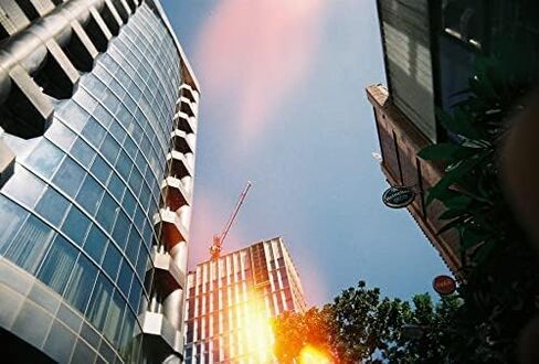 كاميرا RETO فائقة العرض والرفيعة مقاس 35 مم قابلة لإعادة الاستخدام - عدسة واسعة 22 مم، خالية من التركيز، خفيفة الوزن، سهلة الاستخدام (كريمي) in Kuwait