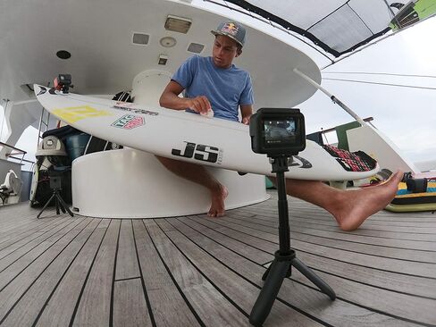 حامل ثلاثي القوائم بعمود تمديد صغير من GoPro Shorty (جميع كاميرات GoPro) - حامل GoPro الرسمي، أسود، 2.8 سم*3.2 سم*11.7 سم in Kuwait