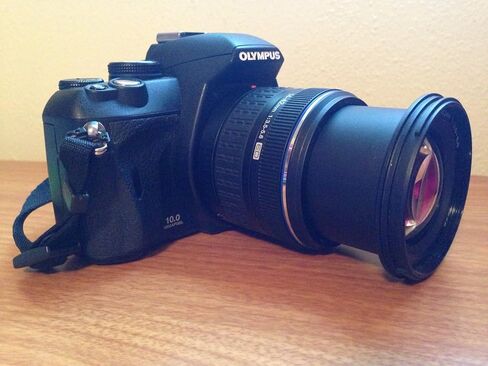 Olympus E-420 Black SLR Digital Camera with 14-42mm Zoom Lens & 2.7" LCD in Kuwait