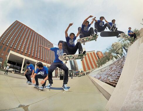 حزمة كاميرا GoPro HERO3+ الفضية (فضية) in Kuwait