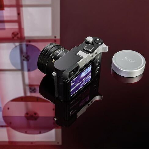 ألومنيوم Leica Q3، لمسة نهائية مؤكسدة فضية، دعم الإبهام لفترة أطول مع غطاء Hotshoe، زر تحرير ناعم، غطاء عدسة، غطاء مستدير وغطاء عدسة، مثالي للتصوير والتصوير بيد واحدة in Saudi Arabia