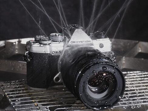 كاميرا OM System OM-5 سوداء بنظام أربعة أثلاث M.Zuiko Digital ED 12-45mm F4.0 PRO kit كاميرا خارجية تصميم مختوم للطقس 5 محاور تثبيت الصورة 50 ميجابكسل لقطة عالية الدقة محمولة باليد in Kuwait