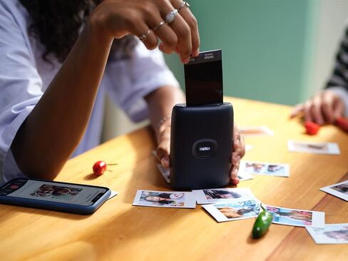 حزمة طابعة Fujifilm Instax Mini Link 2 للهواتف الذكية باللون الأبيض مع حزمة Fujifilm Instax Mini Twin Pack لفيلم فوري و20 إطار ملصق in Saudi Arabia