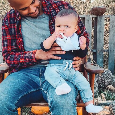 green sprouts Muslin Stay-dry Bandana Teether Bibs made from Organic Cotton (3 pack) | Soothes gums & protects from drool | Machine washable, sterilizer safe, Made without BPA in Saudi Arabia