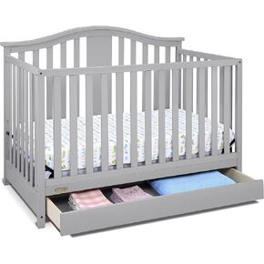 سرير أطفال Graco Solano 4 في 1 قابل للتحويل مع مجموعة أدراج (أبيض) - معتمد من GREENGUARD Gold، يتضمن درج تخزين حضانة كامل الحجم، يتحول إلى سرير طفل صغير وسرير كامل الحجم | معتمد من GREENGUARD باللون الذهبي، ويتضمن درج تخزين كامل الحجم لغرف الأطفال، ومحول in Kuwait