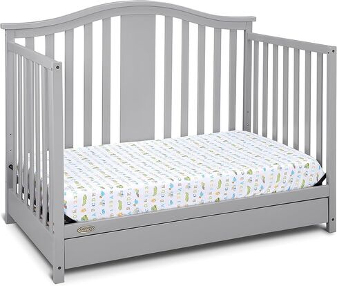 سرير أطفال Graco Solano 4 في 1 قابل للتحويل مع مجموعة أدراج (أبيض) - معتمد من GREENGUARD Gold، يتضمن درج تخزين حضانة كامل الحجم، يتحول إلى سرير طفل صغير وسرير كامل الحجم | معتمد من GREENGUARD باللون الذهبي، ويتضمن درج تخزين كامل الحجم لغرف الأطفال، ومحول in Kuwait