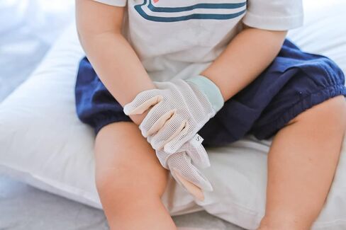Baby Stop Thumb Sucking Kids Finger Guard Stop Infant Finger Sucking No Scratch Thumb and Fingers Sucking Treatment Kit(M) in Saudi Arabia