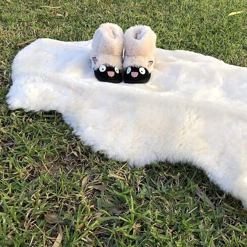HUAHOO Premium Baby Sheepskin Rug Babycare Nursery Rug 100% Natural Lambskin Blanket Short-Shorn Wool Sleep Pad Medical Sheepskin Hospital Bed Mattress Topper (Beige, Single Pelt 2.5ft x 3.5ft) in Kuwait