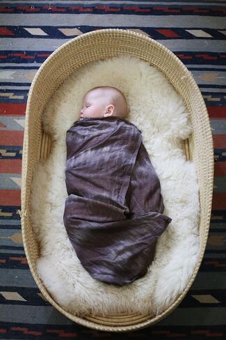 HUAHOO Premium Baby Sheepskin Rug Babycare Nursery Rug 100% Natural Lambskin Blanket Short-Shorn Wool Sleep Pad Medical Sheepskin Hospital Bed Mattress Topper (Beige, Single Pelt 2.5ft x 3.5ft) in Kuwait