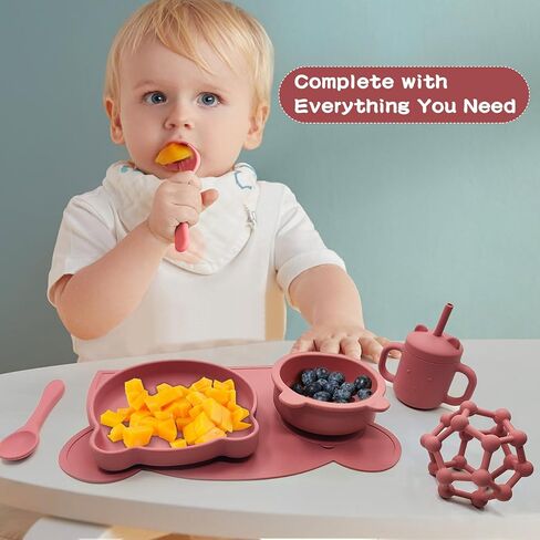 مجموعة تغذية الأطفال المصنوعة من السيليكون - وعاء شفط للأطفال الصغار، مريلة، كوب سيبي، ملاعق، شوك، مفارش ألعاب التسنين - مجموعة أطباق التغذية الذاتية للأطفال من عمر 6 أشهر فما فوق - مستلزمات فطام الأطفال - ألوان جزئية in Kuwait