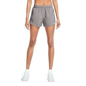 شورت الجري منقط للنساء من Nike Tempo مقاس M in Saudi Arabia