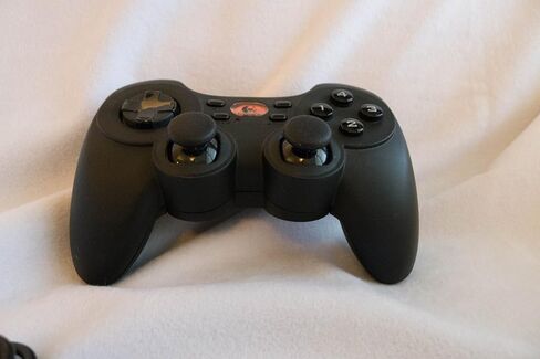 Logitech Rumblepad 2 Wireless Rumblepad 2 مع نظام تعليق بالاهتزاز (أسود) in Saudi Arabia