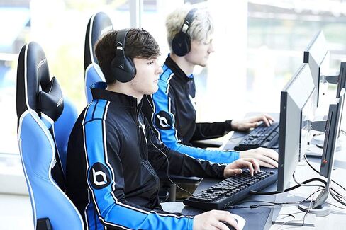 تيرتل بيتش اتلس ون سماعة العاب - بي اس 4، اكس بوكس ون ونينتندو سويتش ، اسود in Kuwait