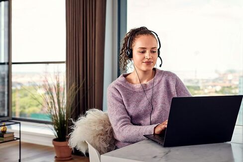سنهايزر PC 5 Chat - سماعة راس للاتصالات عبر الانترنت والتعلم الالكتروني والالعاب - ميكروفون بخاصية الغاء الضوضاء، العاب كاجوال خفيفة الوزن، راحة عالية، بسيطة، اسود، سلكية in Kuwait